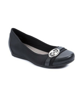Six Comfy and Chic Mom Approved Shoes| ClothingRIC.com