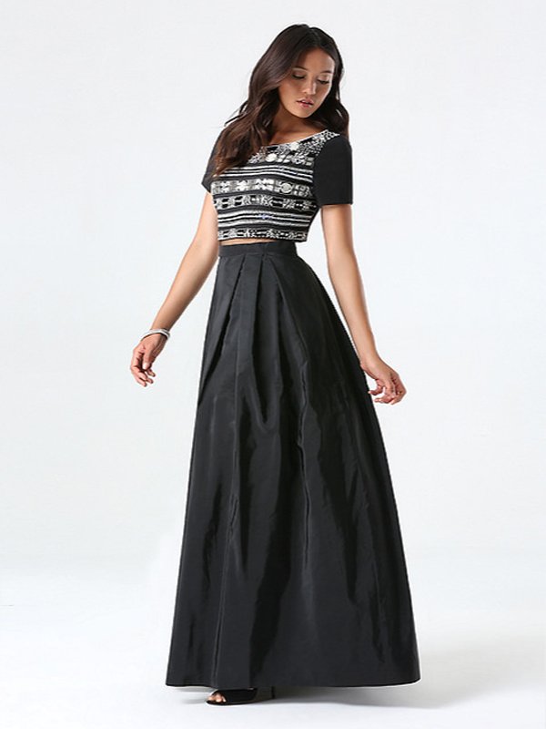 Best Things to Wear at Holiday Party for Fru-girl!