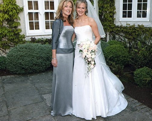 Guide to wedding dresses for the bride’s mother on a budget!