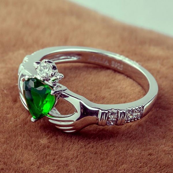 Jeulia Stylish Green Heart & White Diamond Ring