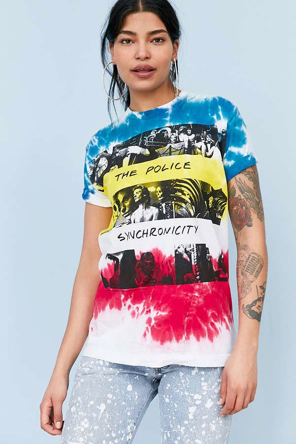 Extra Discount Dose: Urban Outfitter’s 40% Off on Red Line Items is a T-H-I-N-G