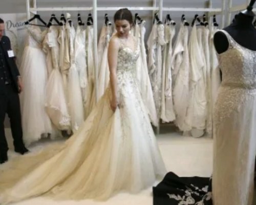 wedding Dress Guide to wedding dresses for the bride’s mother on a budget!